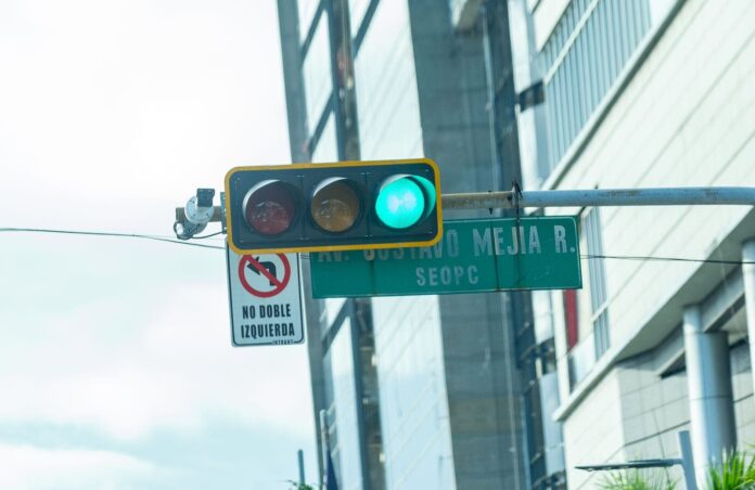 Intrant apela Compras y Contrataciones reconsidere decisión sobre semáforos inteligentes