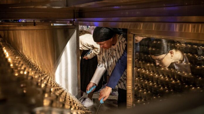 Encienden 1.400 velas en el Muro de las Lamentaciones por guerra Israel-Hamás