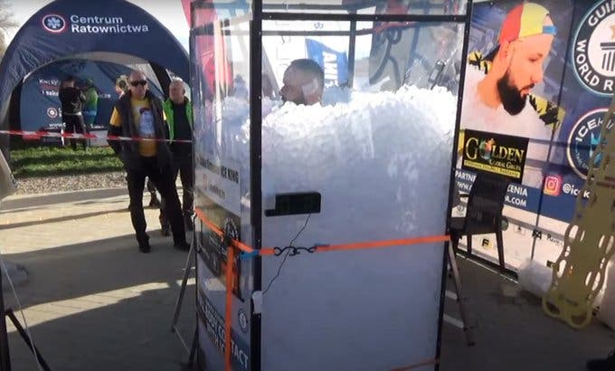 1699392128 244 Polaco bate record Guinness al permanecer mas de 4 horas