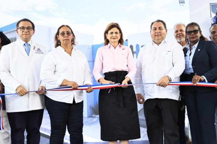 Raquel Peña entrega Emergencia y remozamiento en tres hospitales de San Cristóbal