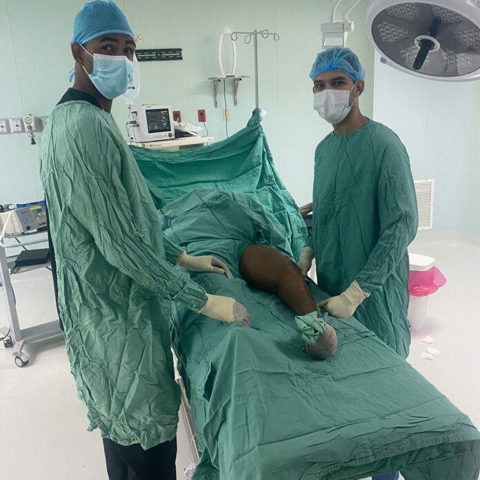 Ney Arias Lora realiza operativo quirúrgico de reconstrucción ósea a más de 10 pacientes