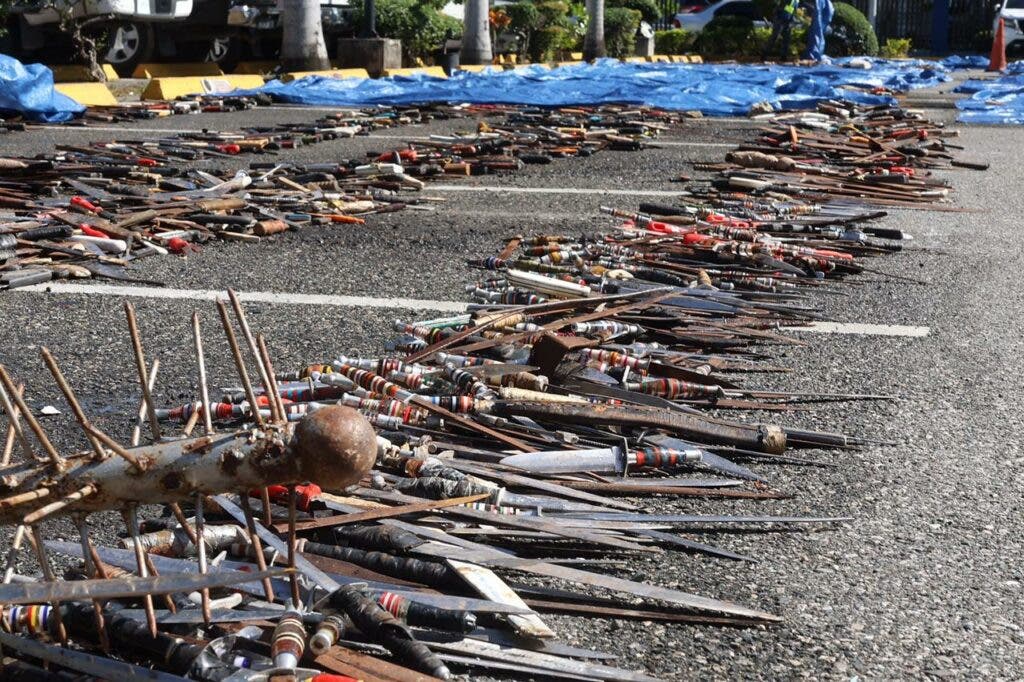 1699906029 175 FOTOS Policia incauta 30000 armas blancas