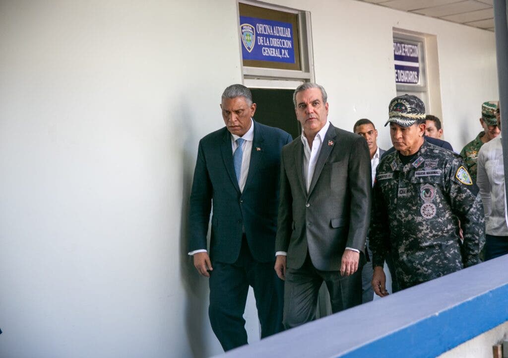 1699906029 639 FOTOS Policia incauta 30000 armas blancas