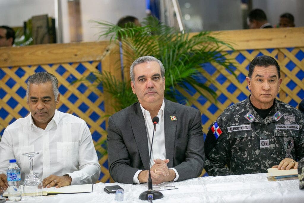 1699906029 808 FOTOS Policia incauta 30000 armas blancas