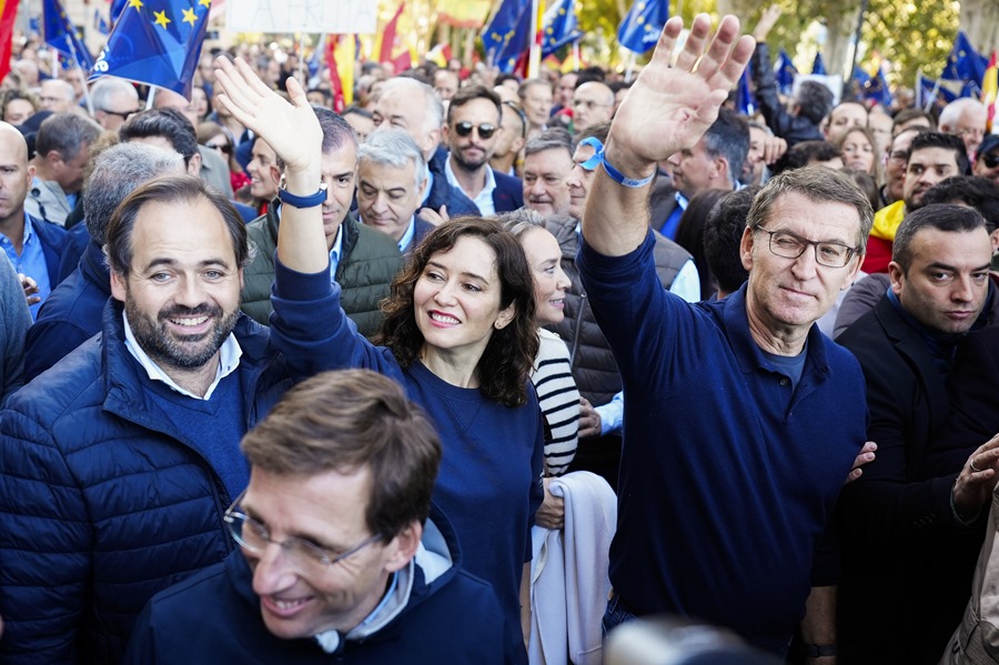Manifestación convocada  por un centenar de organizaciones de la sociedad civil contra la amnistía.
