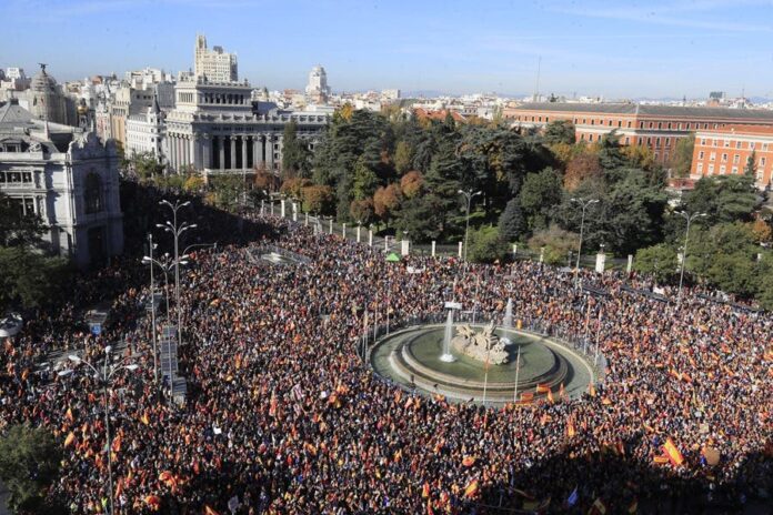 Madrid: 170.000 personas participan en una nueva protesta contra la ley de amnistía