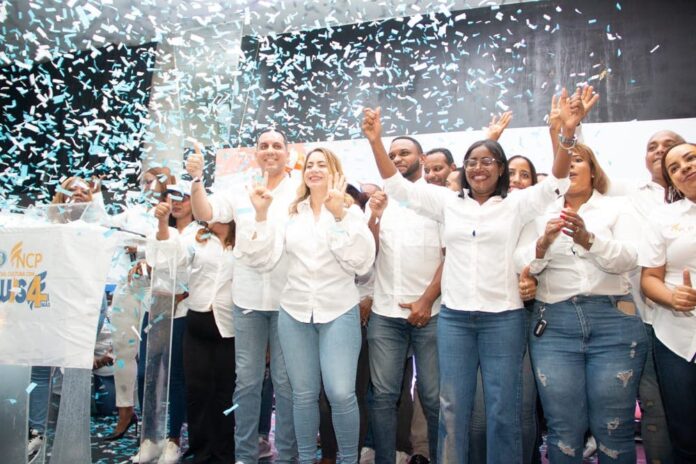 Movimiento Nueva Cultura Política realiza lanzamiento de mano de Gloria Reyes