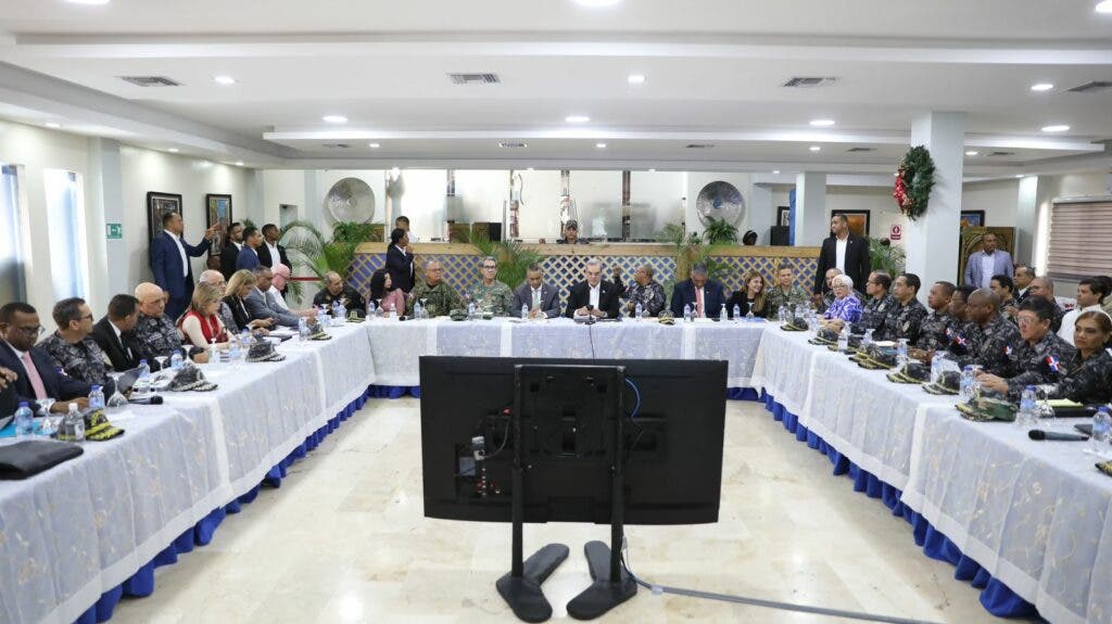 1701115875 594 Abinader encabeza primera reunion de seguridad ciudadana tras Guzman Peralta