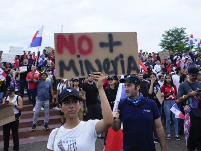 Camioneros salvadoreños bloqueados en Panamá piden intervención de Bukele