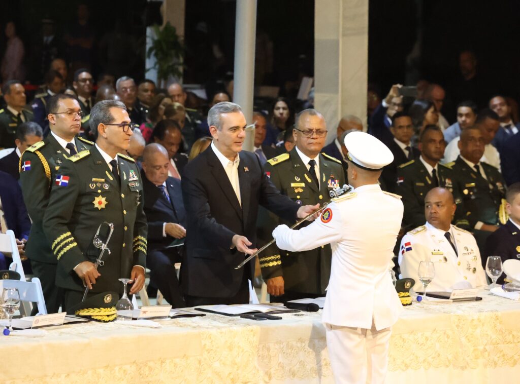 Academia Batalla de las Carreras gradúa 55 cadetes - Por el Ojo de la ...