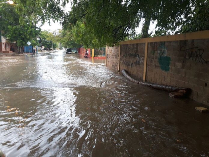 Analista meteorológico advierte sobre posibles inundaciones debido a vaguada