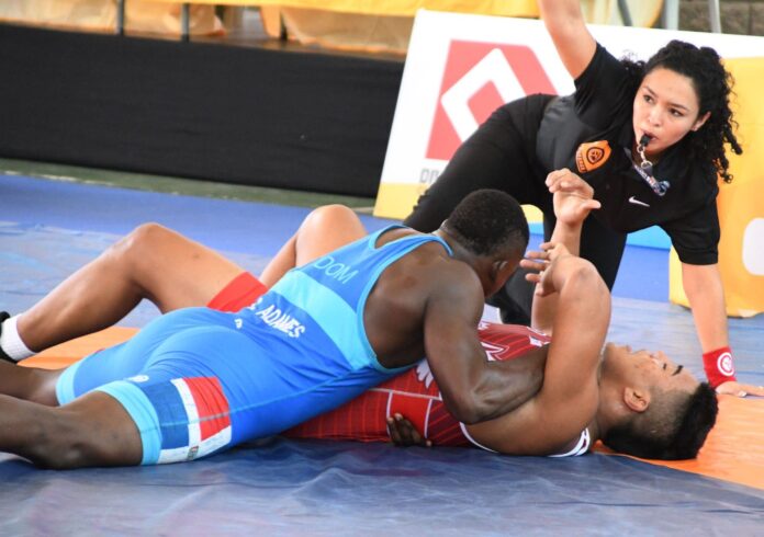 Atletas en lucha y tenis son derrotados