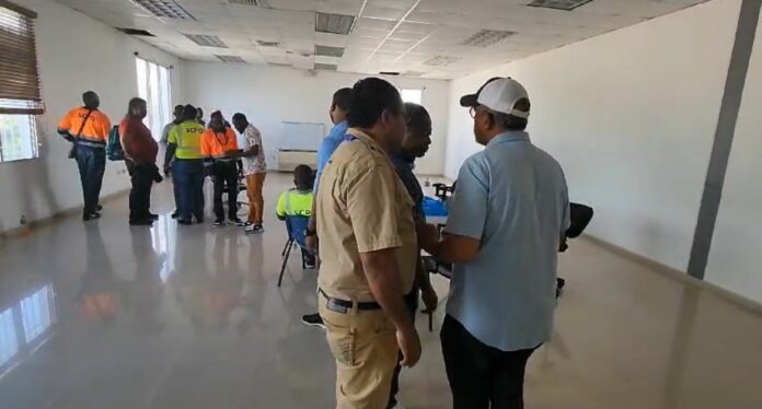 Camioneros y comerciantes haitianos se reúnen con autoridades de Dajabón
