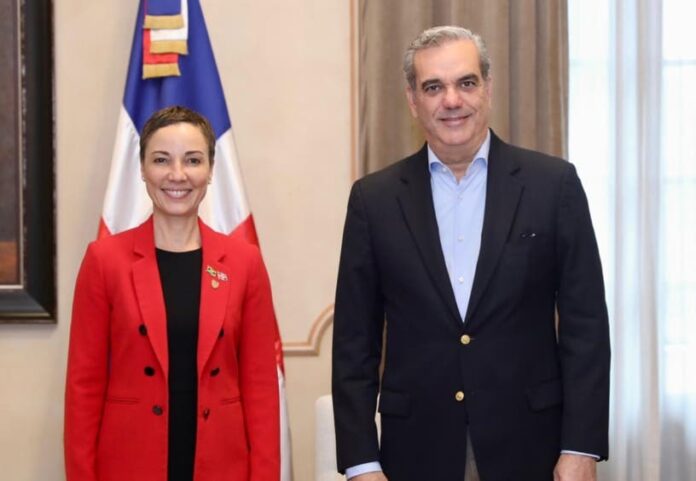 Canciller visita al presidente Abinader en Palacio Nacional