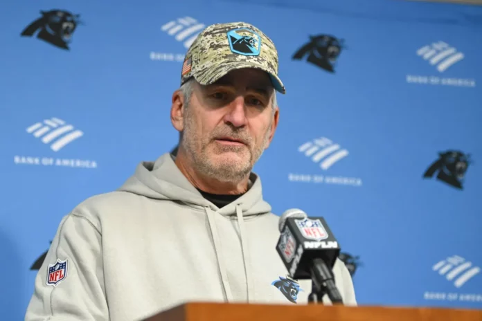 Carolina Panthers despiden a Frank Reich después de 11 partidos