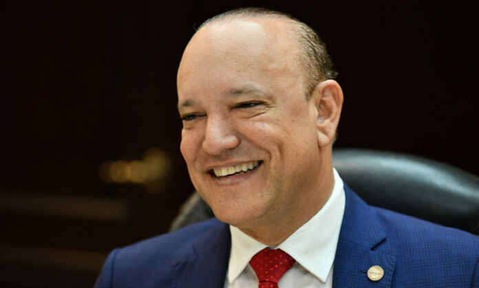 Director de Proindustria toma licencia para concentrarse en su campaña política