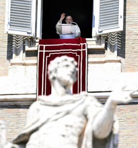 El papa mantendra cerca de una treintena de reuniones durante