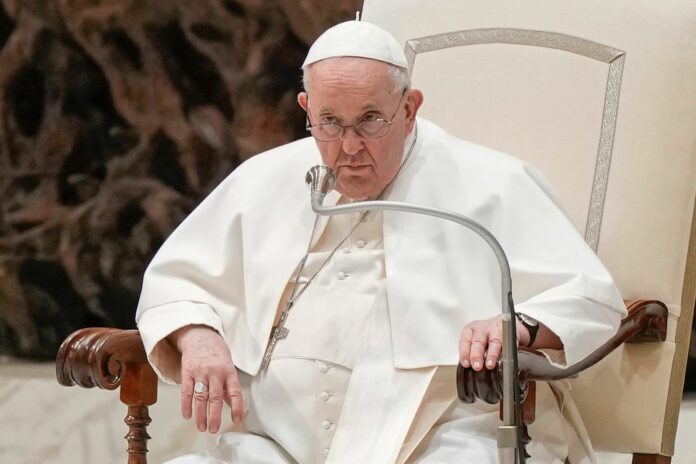 El papa pide un alto el fuego en guerra Israel-Hamás “en nombre de Dios”