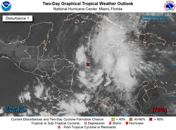 Existe 70 % de probabilidad de que disturbio se convierta en un ciclón tropical en 48 horas