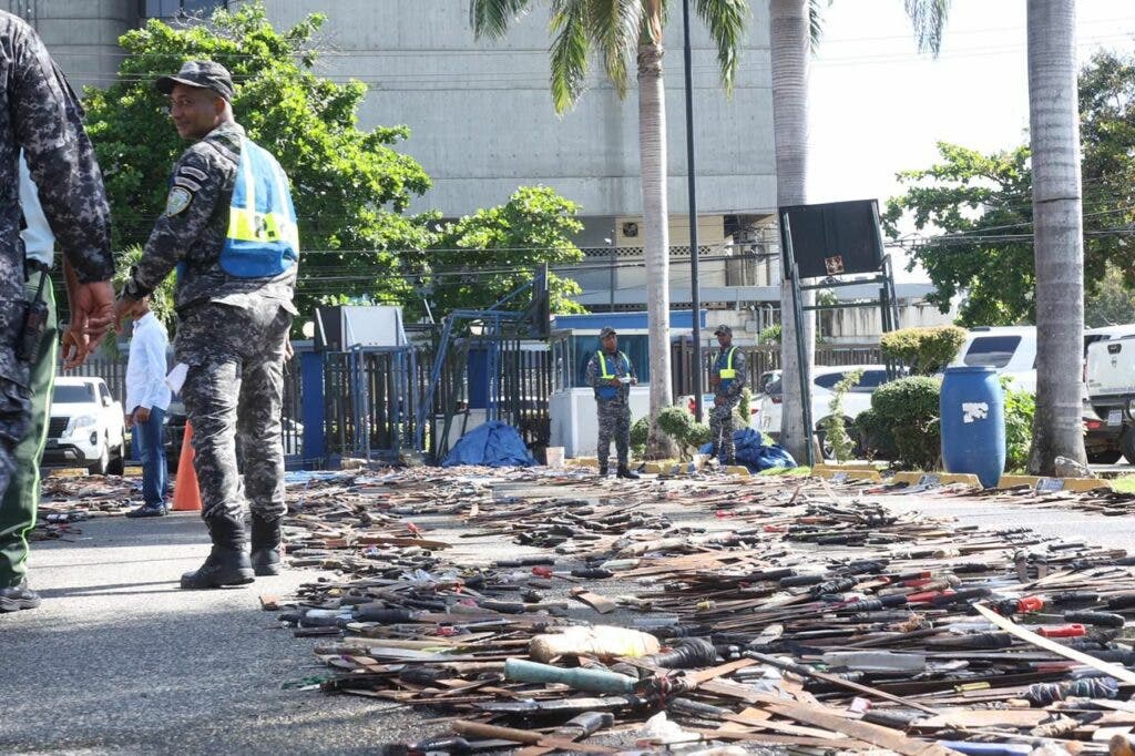 FOTOS Policia incauta 30000 armas blancas