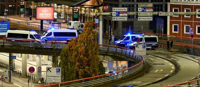 Hombre armado que entró a pista de aeropuerto en Hamburgo tiene a su hijo como rehén