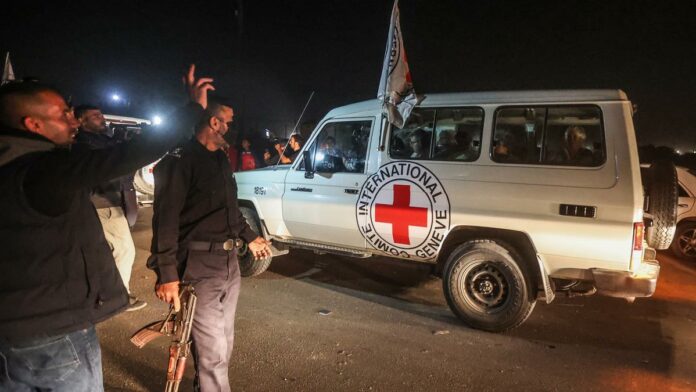 Israel confirma que segundo grupo de rehenes liberados están en poder de la Cruz Roja en Egipto
