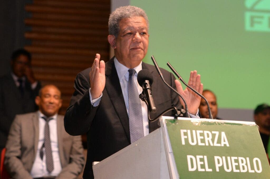 Leonel llama a Abinader a dejar de senalar tanto el