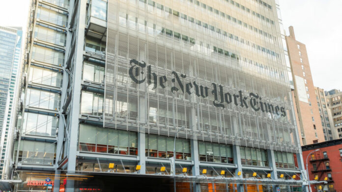 Miles de manifestantes pro-Palestina vandalizaron el edificio de The New York Times