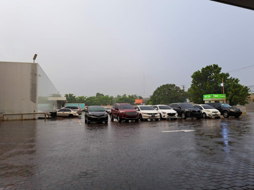 Por potencial ciclon tropical hay siete provincias en alerta roja