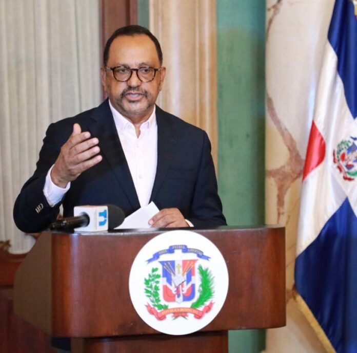 Presidente Abinader preside reunión CNM