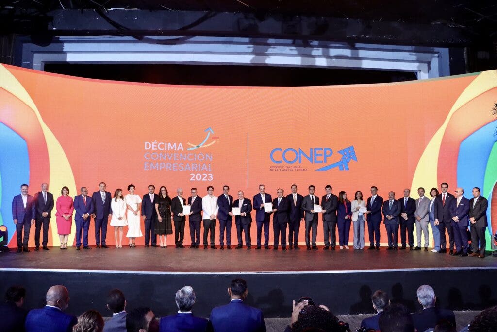 Entregó al liderazgo político, económico y social las propuestas estratégicas de la Décima Convención Empresarial con proyecciones de 500,000 nuevo empleos