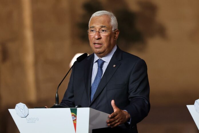 Primer ministro de Portugal dimite por investigación de corrupción en negocios de litio