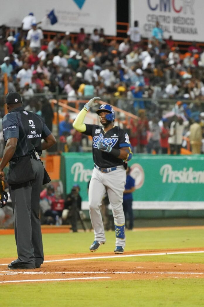 Rojas Jr. pega jonrón y Tigres se sacuden con triunfo ante los Toros