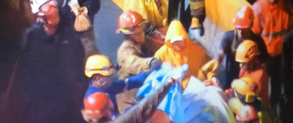 Son 9 los muertos por desplome de pared en desnivel