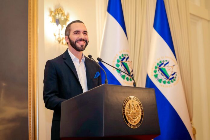 Una encuesta prevé Nayib Bukele ganaría su reelección en primera vuelta en El Salvador