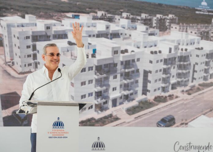 Abinader entregan más de 400 apartamentos del Plan Mi Vivienda en Santiago