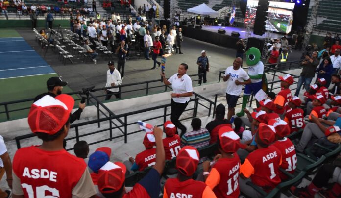 Manuel Jiménez deja iniciado los IV Juegos de Santo Domingo Este
