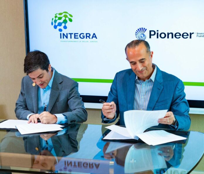 Integra y Pioneer firman acuerdo de inversión para transformación del sector de salud de RD