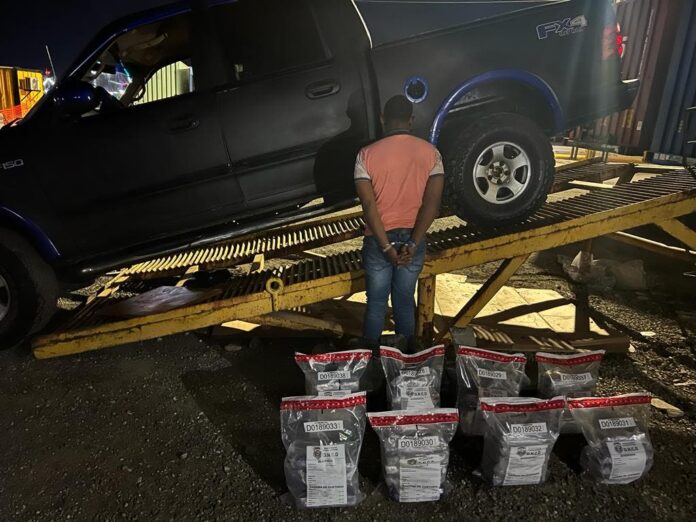 Ocupan cargamento de cocaína en vehículo iría a PR en ferries