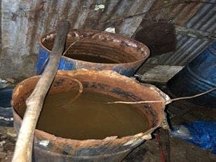 1702152070 275 Desmantela fabrica de ron adulterado en La Romana