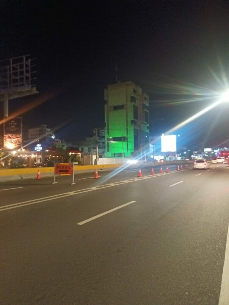 1702154850 318 Conductor se estrella contra paso a desnivel de av 27