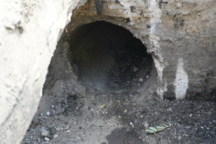 Obras Públicas recupera sistema de drenaje oculto en la Isabel Aguiar