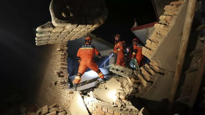 Suben a 118 los muertos por terremoto en China