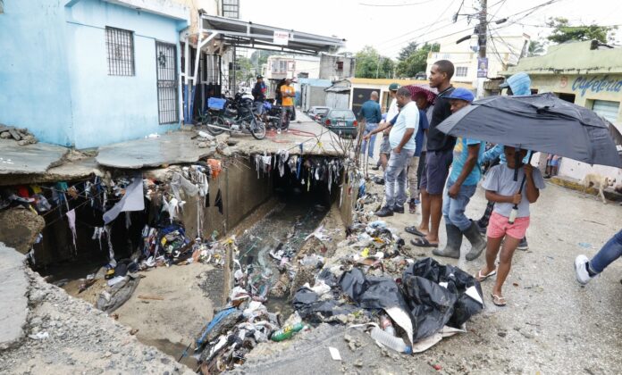 Ríos, arroyos y cañadas inundan decenas casas