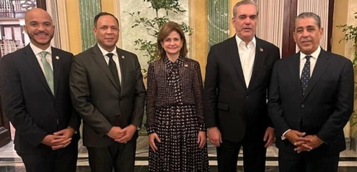 Espaillat finaliza periplo en RD; se reunió con Abinader y busca apoyar cambio climático