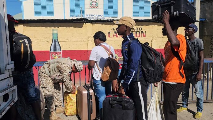 Haitianos retornan a su país desde RD para celebrar año nuevo