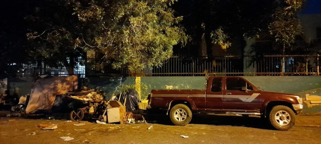 1704062533 765 Fotos Basura desorden hedor y abandono bordean Comedor Economico de