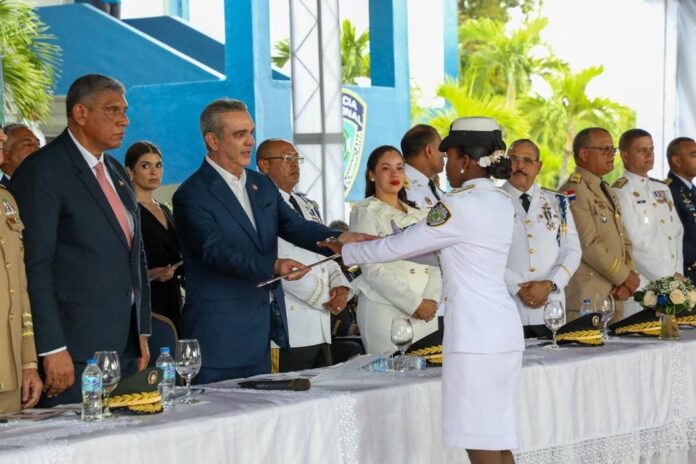 Abinader encabeza XLVI graduación de cadetes de la Policía Nacional con 57 nuevos oficiales