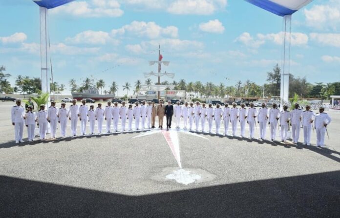 Academia naval gradúa a 34 guardiamarinas, tenientes