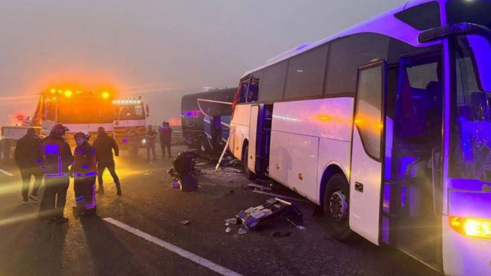 Al menos 10 muertos y 59 heridos en un accidente de tráfico múltiple en Turquía